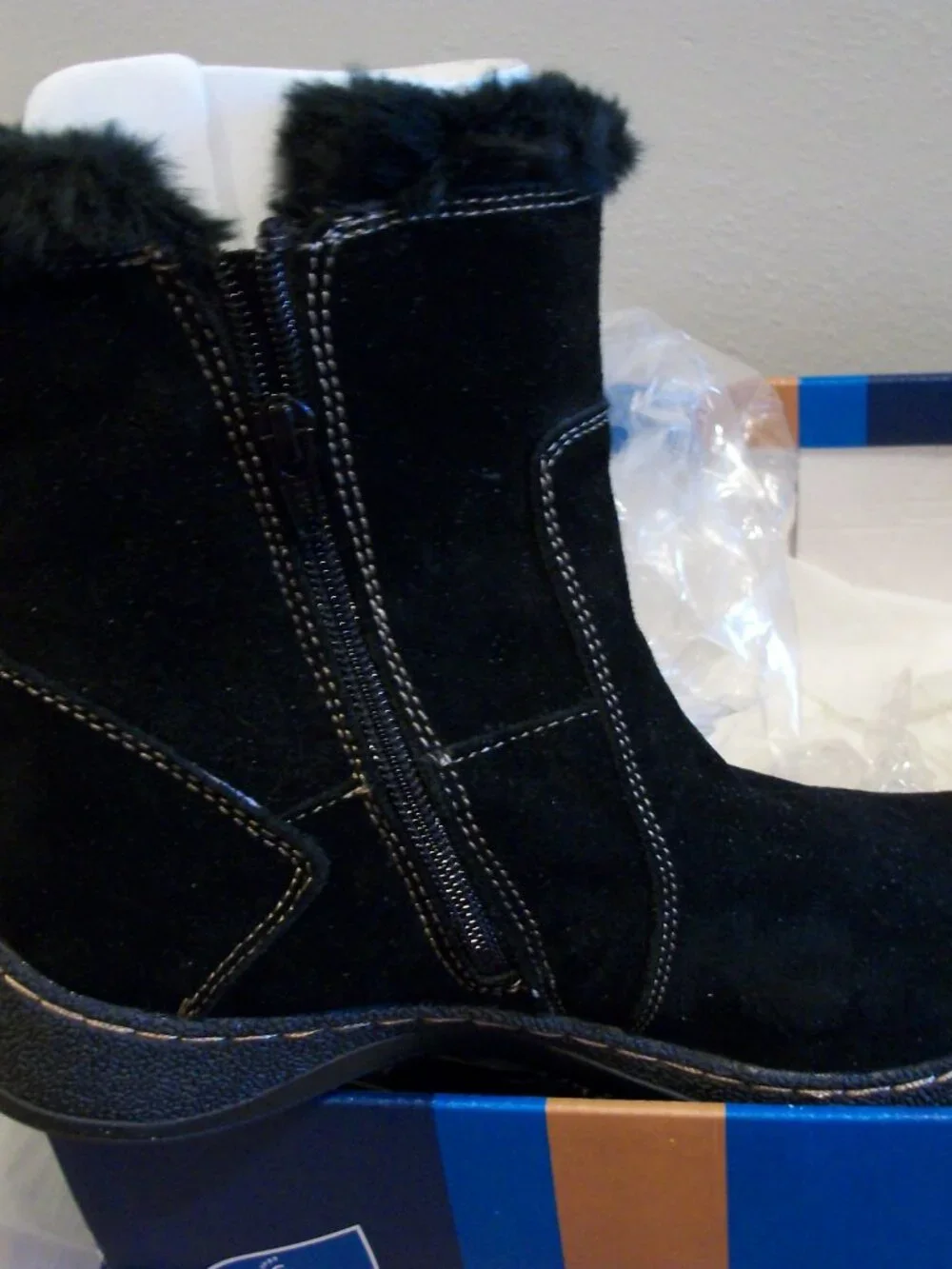 BareTraps NIB Ellea Snow Boots Womens 10 Black Suede Faux Fur Lined Side Zip